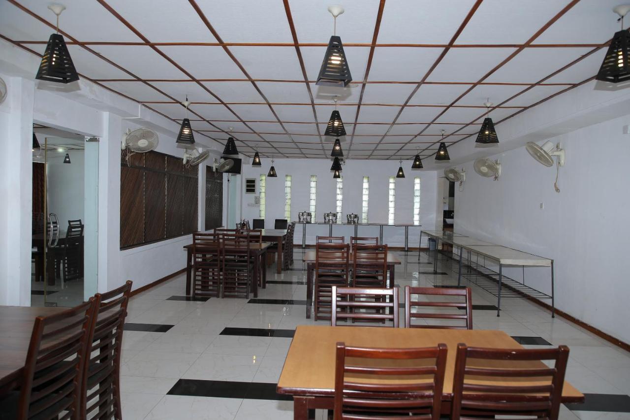 Oyo 256 Subash Hotel Jaffna Luaran gambar