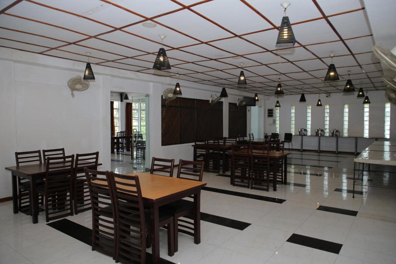 Oyo 256 Subash Hotel Jaffna Luaran gambar