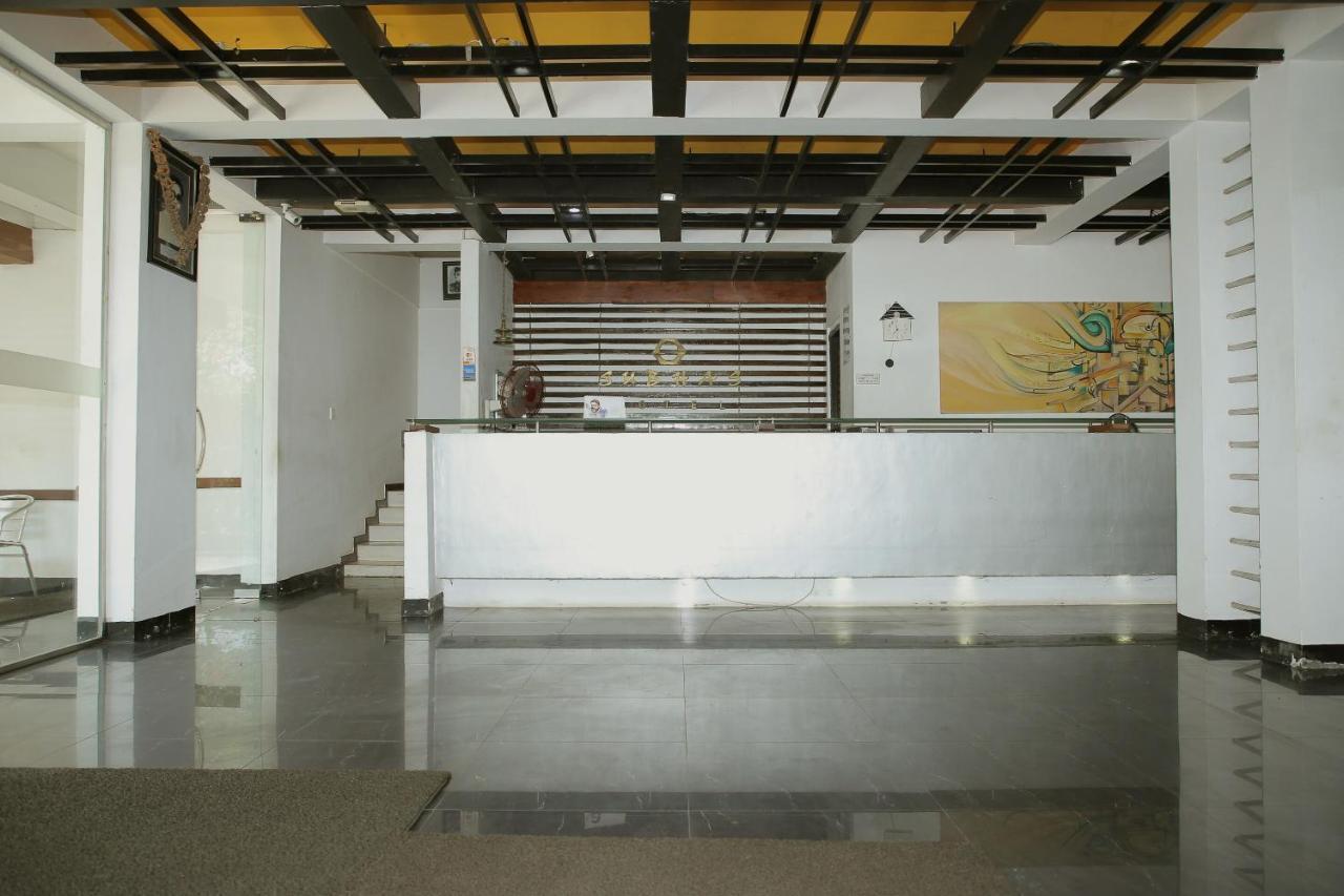Oyo 256 Subash Hotel Jaffna Luaran gambar